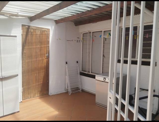 4 BEDROOM APARTMENT FOR SALE IN VAN RIEBEECK PARK